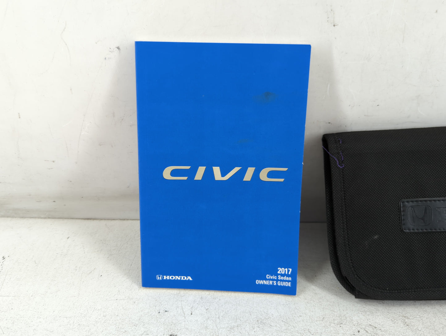 2017 Honda Civic Owners Manual Book Guide P/N:00X31-TBA-G110 31TBAG11 OEM Used Auto Parts - Oemusedautoparts1.com