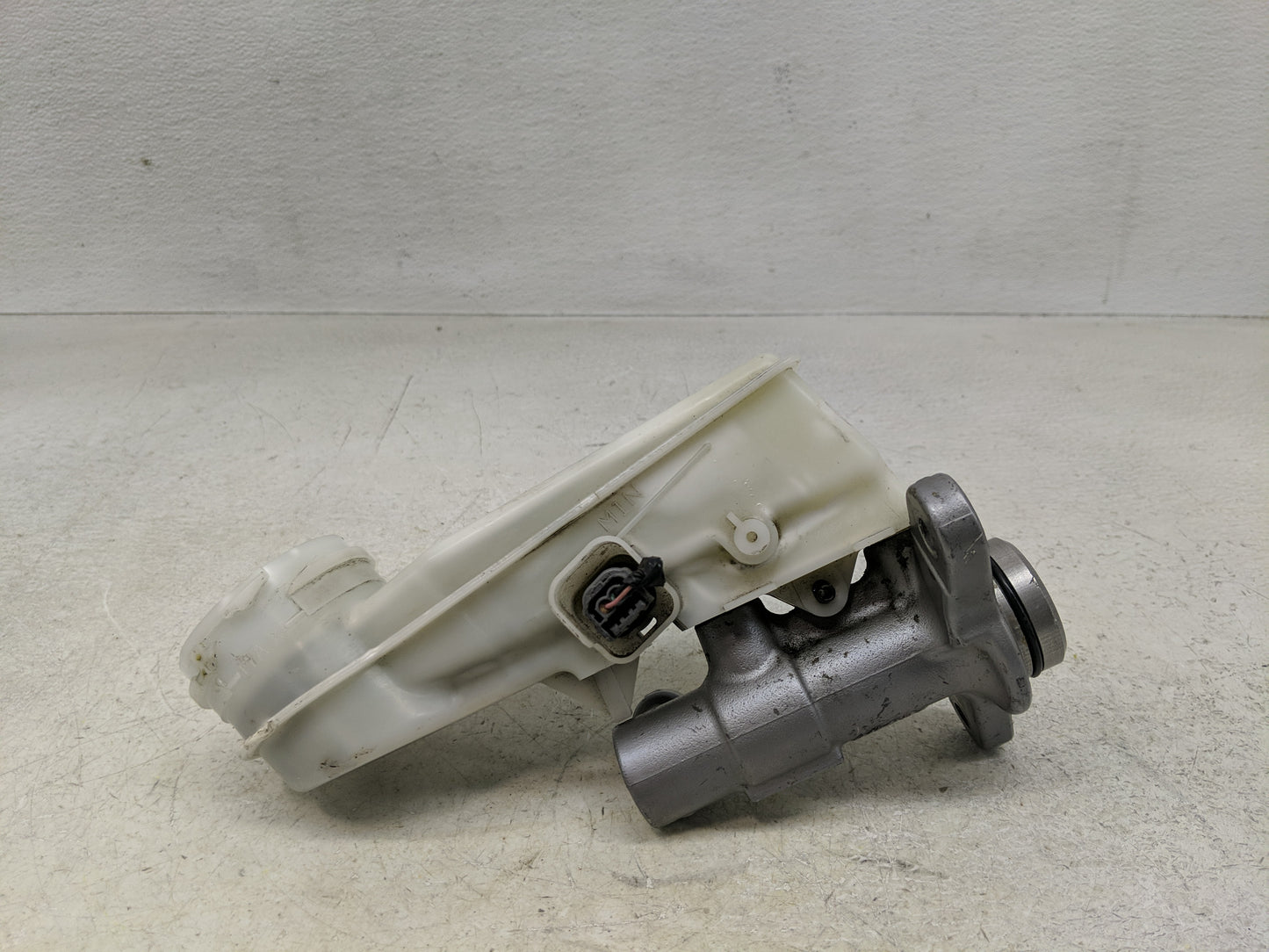 2016-2021 Honda Civic Brake Master Cylinder 1300395 - Oemusedautoparts1.com