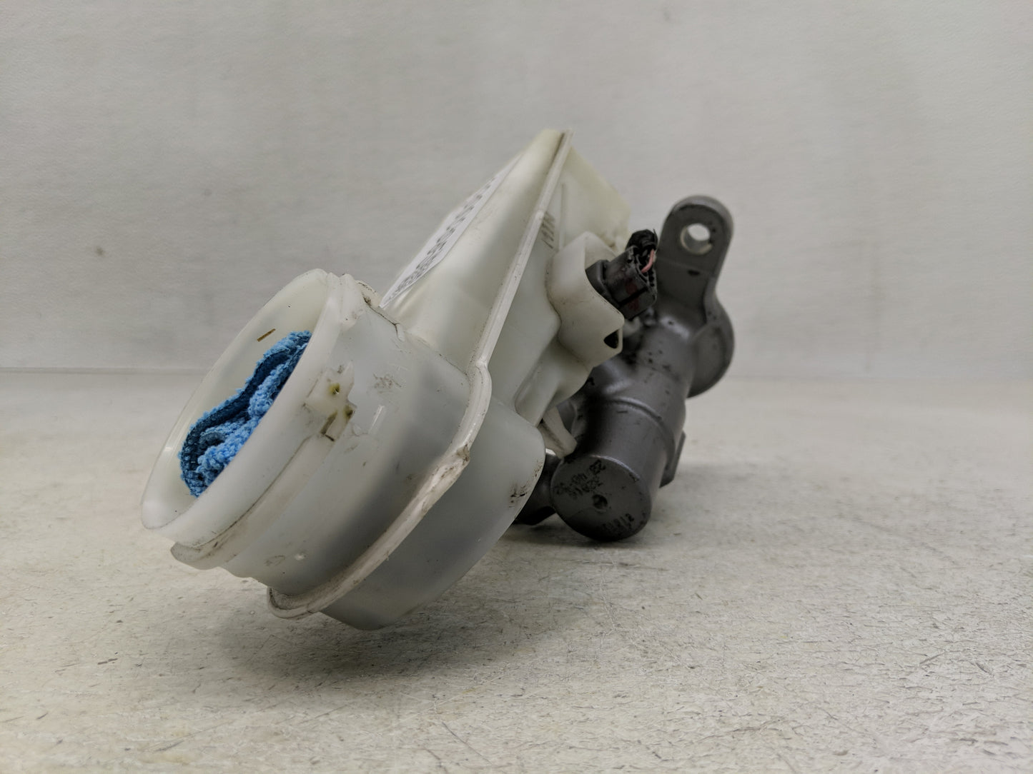 2016-2021 Honda Civic Brake Master Cylinder 1300395 - Oemusedautoparts1.com