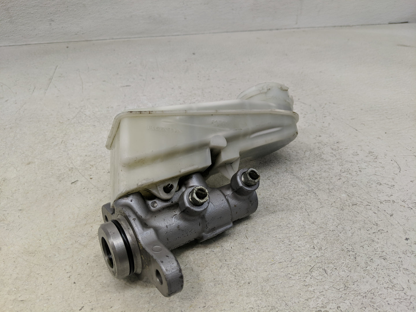 2016-2021 Honda Civic Brake Master Cylinder 1300395 - Oemusedautoparts1.com