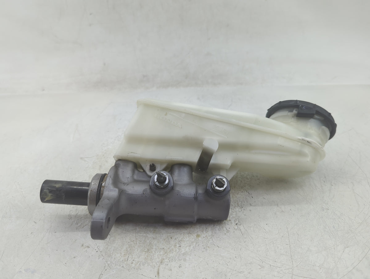 2016-2021 Honda Civic Brake Master Cylinder 1383091 - Oemusedautoparts1.com