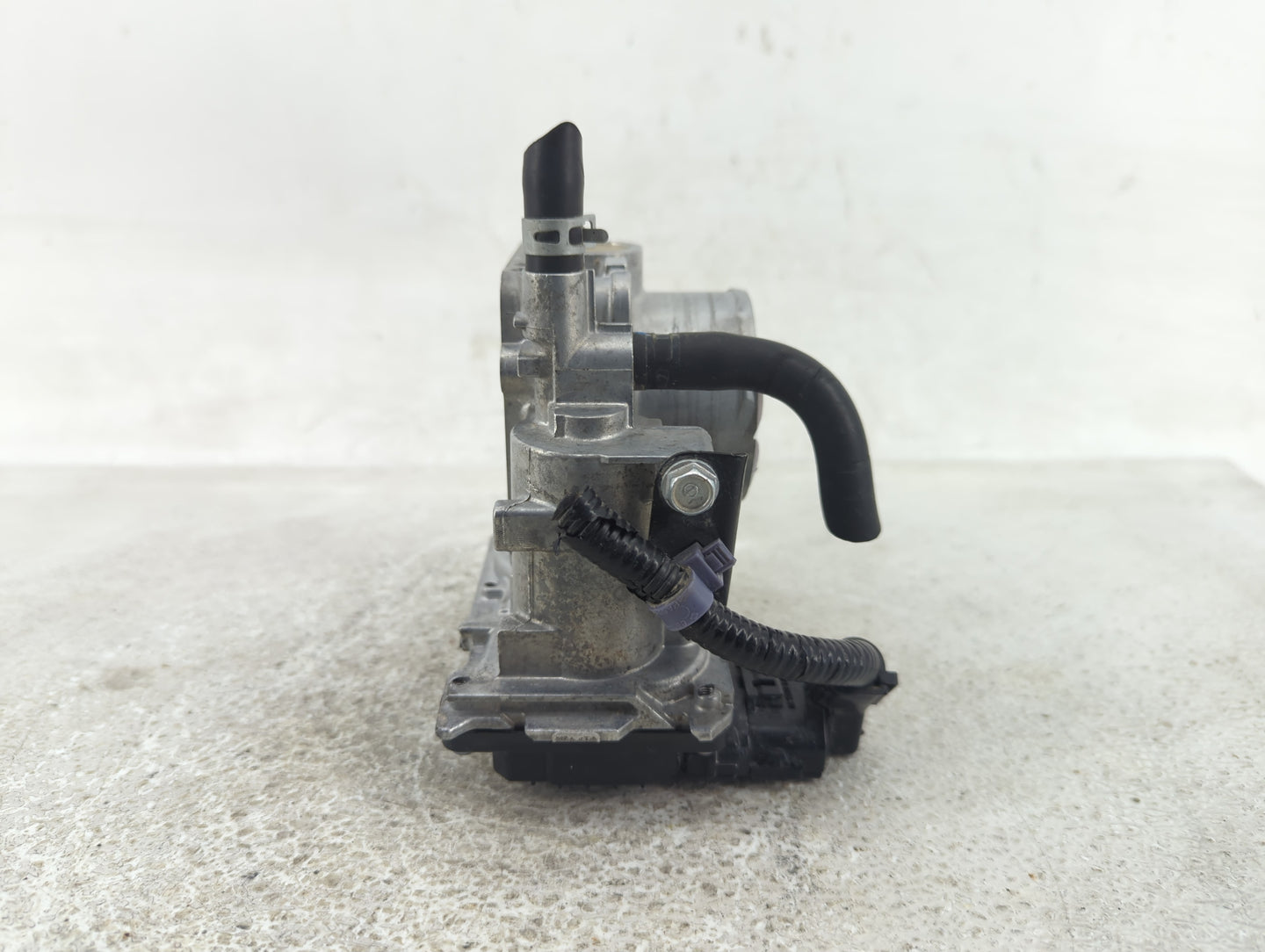 2016-2022 Honda Civic Throttle Body P/N:GMH1A Fits Fits 2016 2017 2018 2019 2020 2021 2022 OEM Used Auto Parts - Oemusedauto