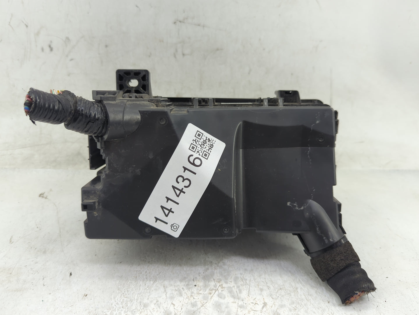 2016-2018 Honda Civic Fusebox Fuse Box Panel Relay Module P/N:TBA A210 A2 Fits Fits 2016 2017 2018 OEM Used Auto Parts - Oem