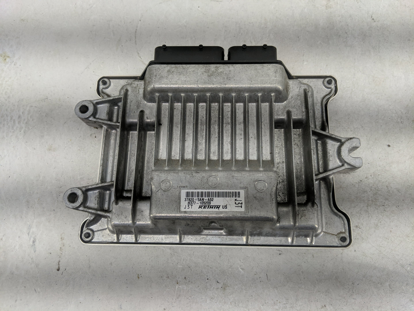 2017-2018 Honda Civic PCM Engine Control Computer ECU ECM PCU OEM P/N:37820-5AN-A52 H377-105209 Fits Fits 2017 2018 OEM Used