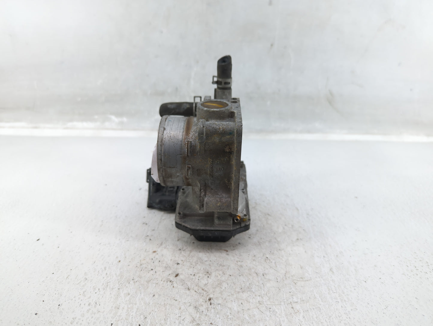 2016-2022 Honda Civic Throttle Body P/N:GMH1A M170512 Fits Fits 2016 2017 2018 2019 2020 2021 2022 OEM Used Auto Parts - Oem