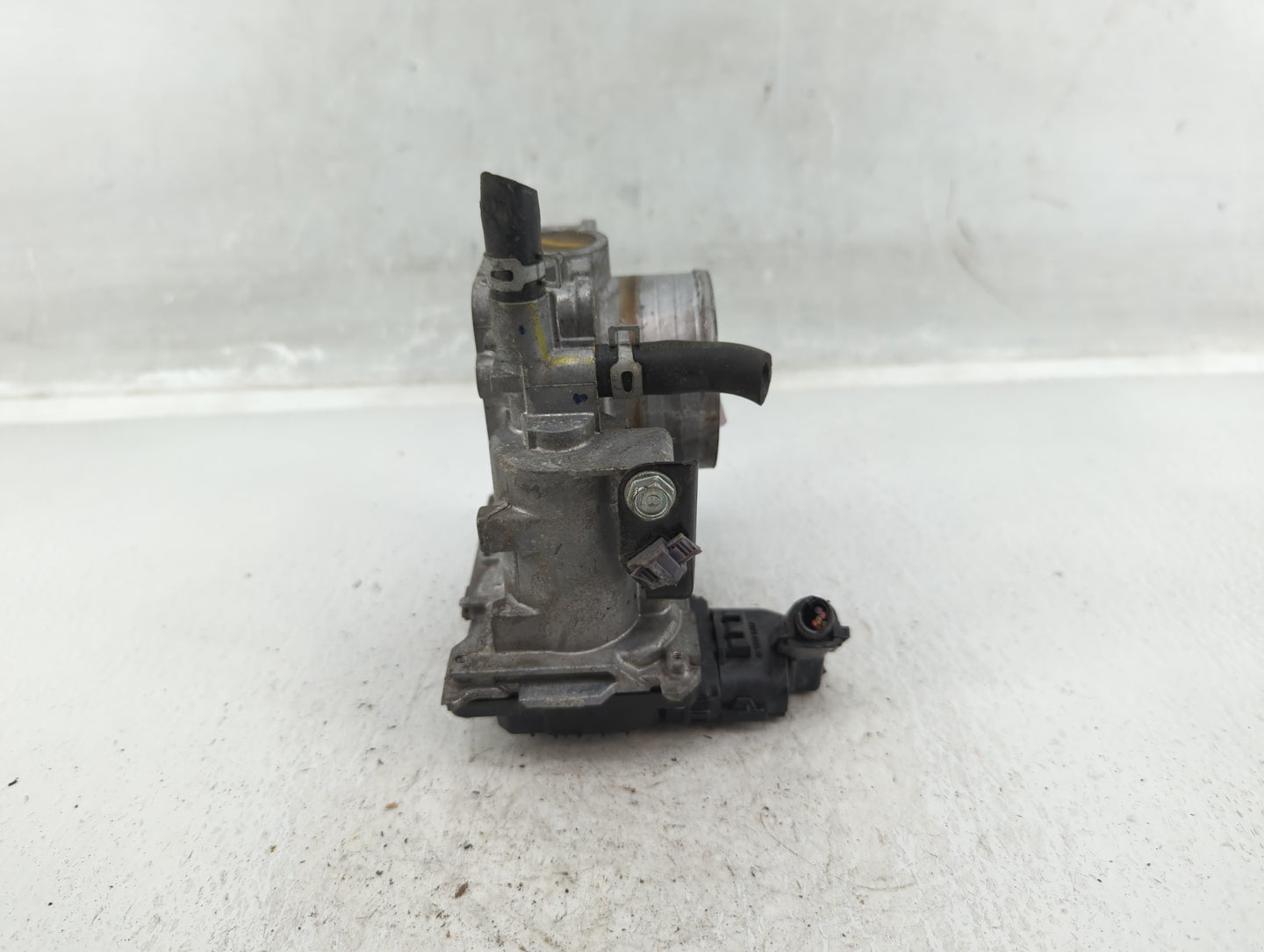 2016-2022 Honda Civic Throttle Body P/N:GMH1A M170512 Fits Fits 2016 2017 2018 2019 2020 2021 2022 OEM Used Auto Parts - Oem