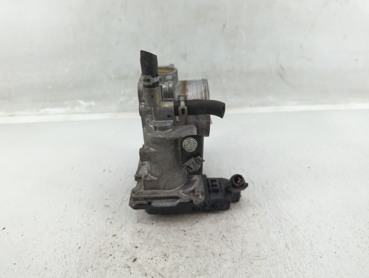 2016-2022 Honda Civic Throttle Body P/N:GMH1A M170512 Fits Fits 2016 2017 2018 2019 2020 2021 2022 OEM Used Auto Parts - Oem