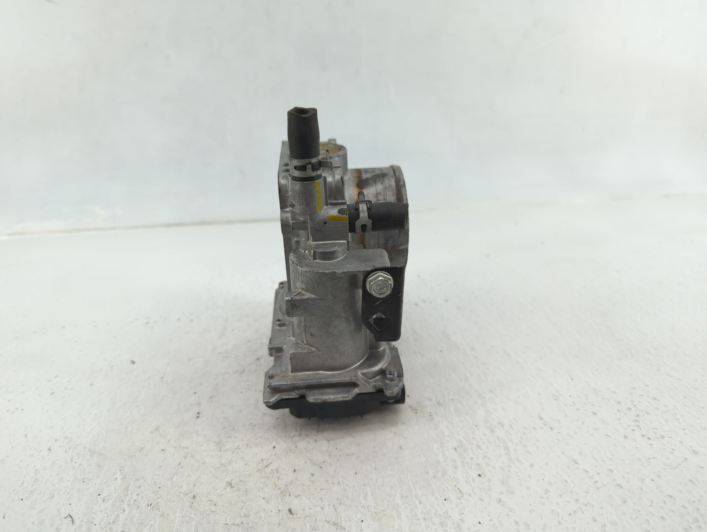 2016-2022 Honda Civic Throttle Body P/N:GMH1A M61005 Fits Fits 2016 2017 2018 2019 2020 2021 2022 OEM Used Auto Parts - Oemu