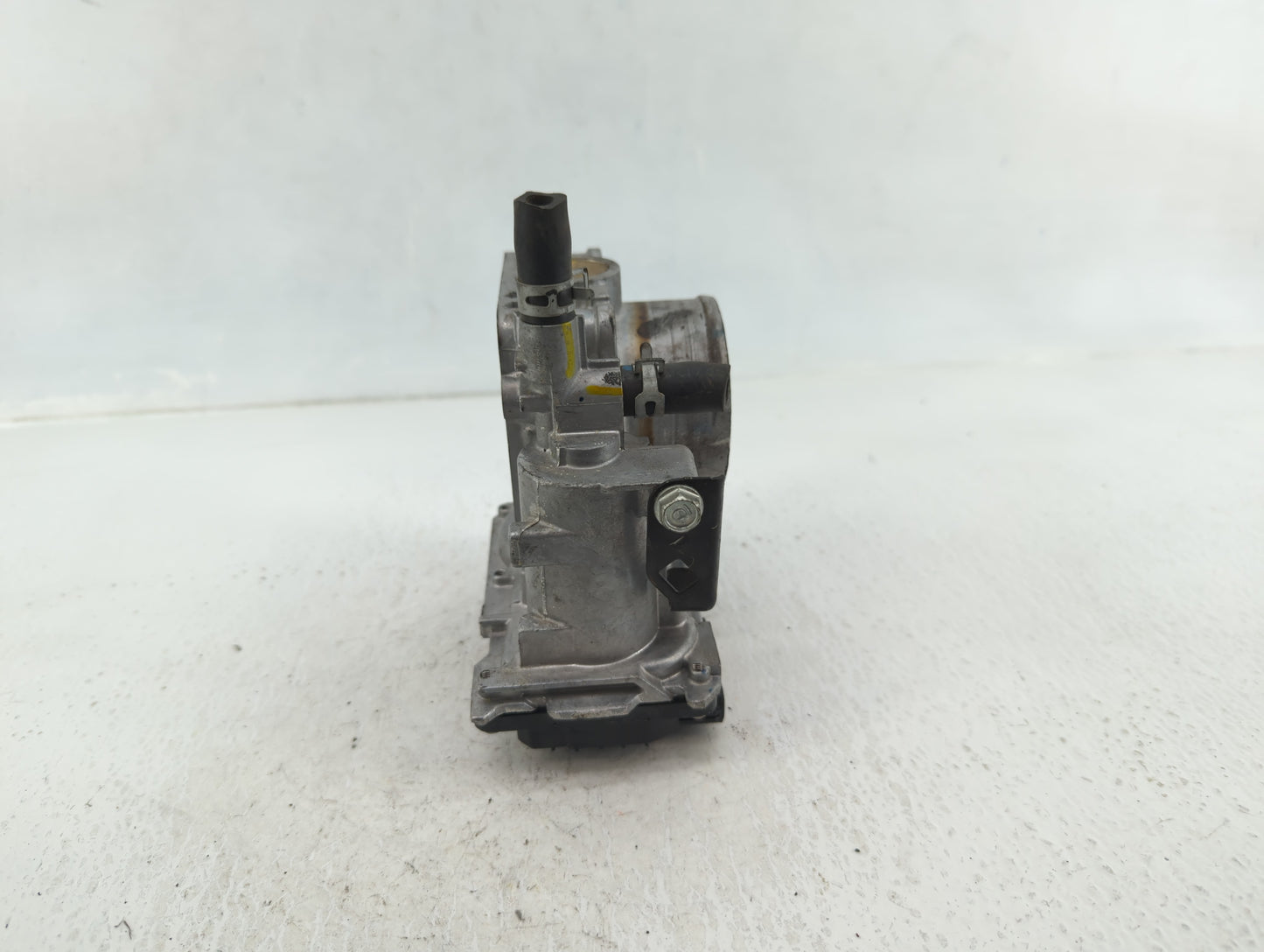 2016-2022 Honda Civic Throttle Body P/N:GMH1A M61005 Fits Fits 2016 2017 2018 2019 2020 2021 2022 OEM Used Auto Parts - Oemu