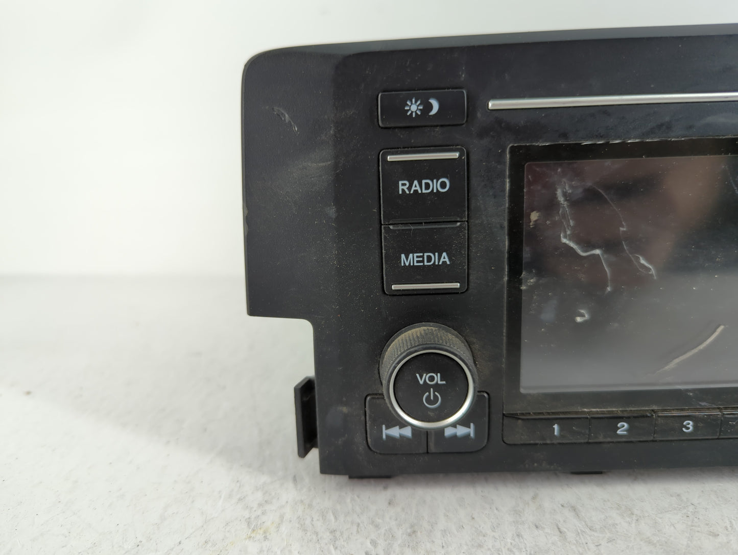 2016-2017 Honda Civic Am Fm Cd Player Radio Receiver - Oemusedautoparts1.com