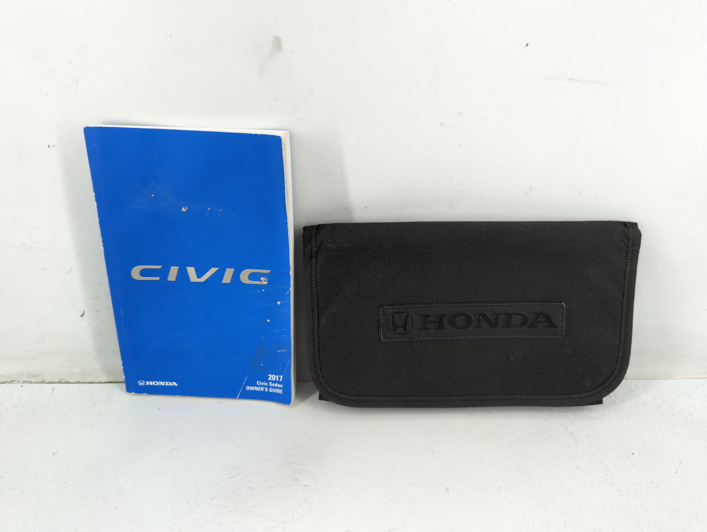 2017 Honda Civic Owners Manual Book Guide P/N:00X31-TBA-G110 0G-05950, 31TBAG11 OEM Used Auto Parts - Oemusedautoparts1.com