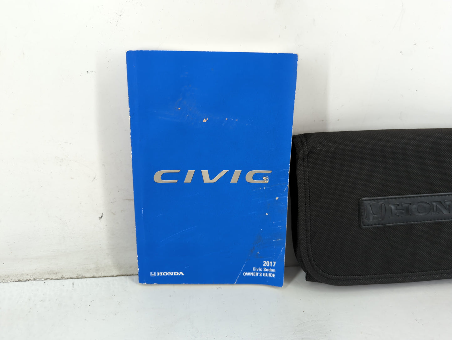 2017 Honda Civic Owners Manual Book Guide P/N:00X31-TBA-G110 0G-05950, 31TBAG11 OEM Used Auto Parts - Oemusedautoparts1.com