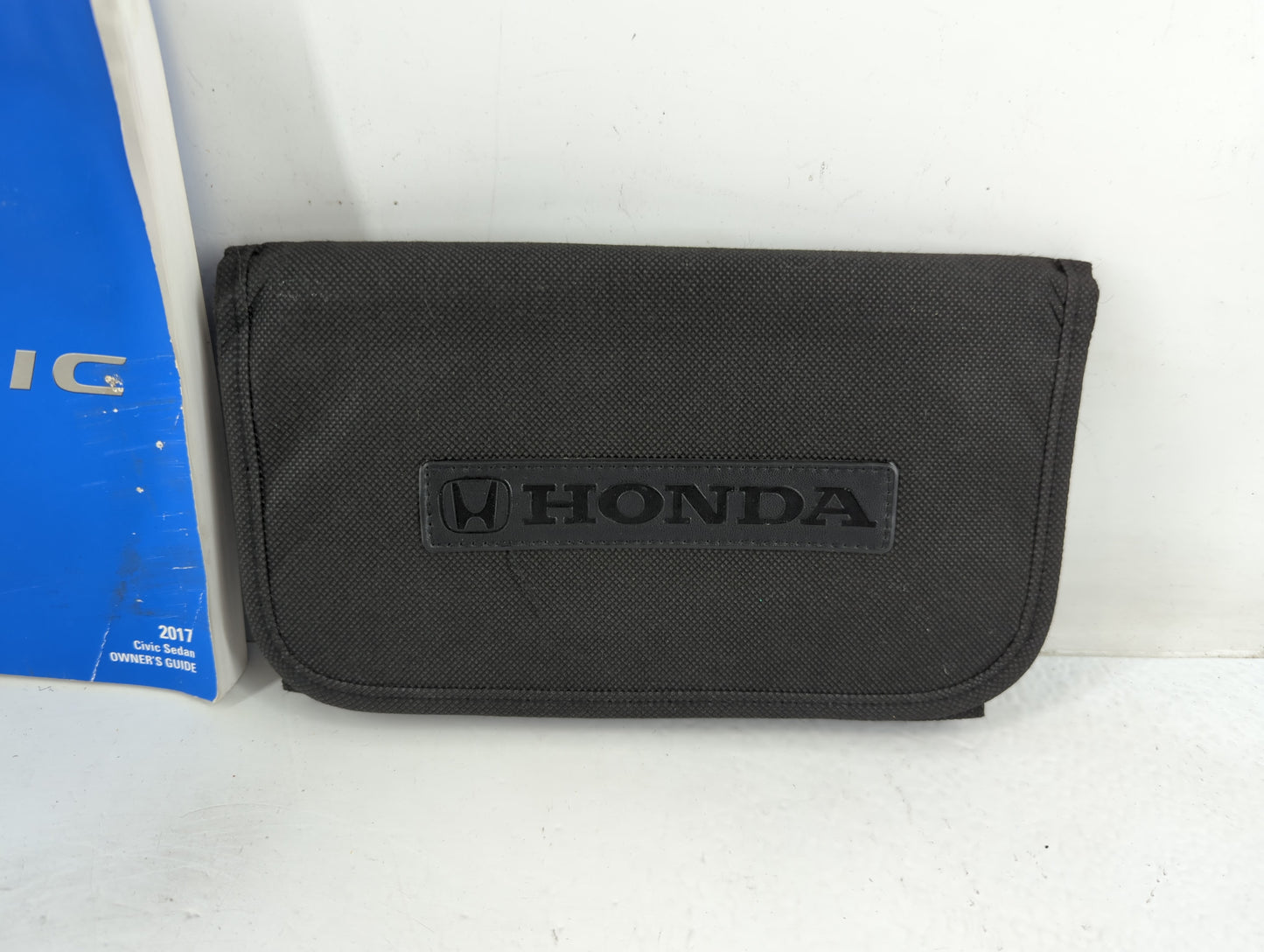 2017 Honda Civic Owners Manual Book Guide P/N:00X31-TBA-G110 0G-05950, 31TBAG11 OEM Used Auto Parts - Oemusedautoparts1.com