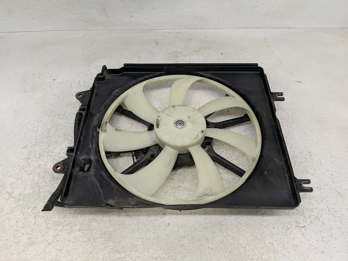 2017-2019 Honda Cr-V Electric Radiator Cooling Fan Motor Assembly P/N:AA022740-6750 Fits Fits 2017 2018 2019 OEM Used Auto P