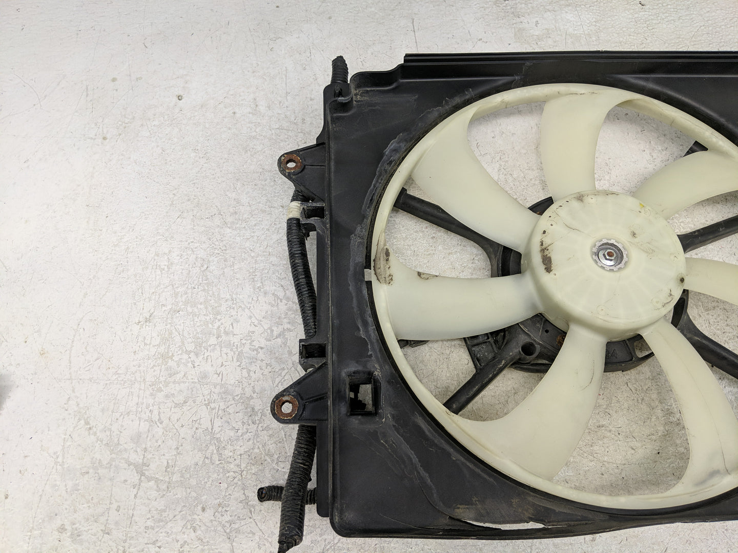 2017-2019 Honda Cr-V Electric Radiator Cooling Fan Motor Assembly P/N:AA022740-6750 Fits Fits 2017 2018 2019 OEM Used Auto P
