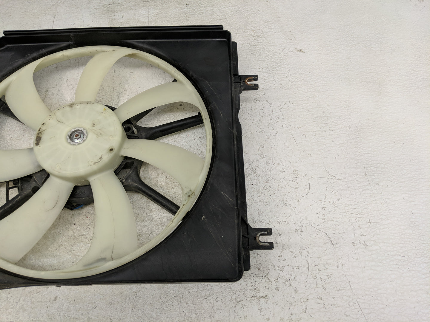 2017-2019 Honda Cr-V Electric Radiator Cooling Fan Motor Assembly P/N:AA022740-6750 Fits Fits 2017 2018 2019 OEM Used Auto P