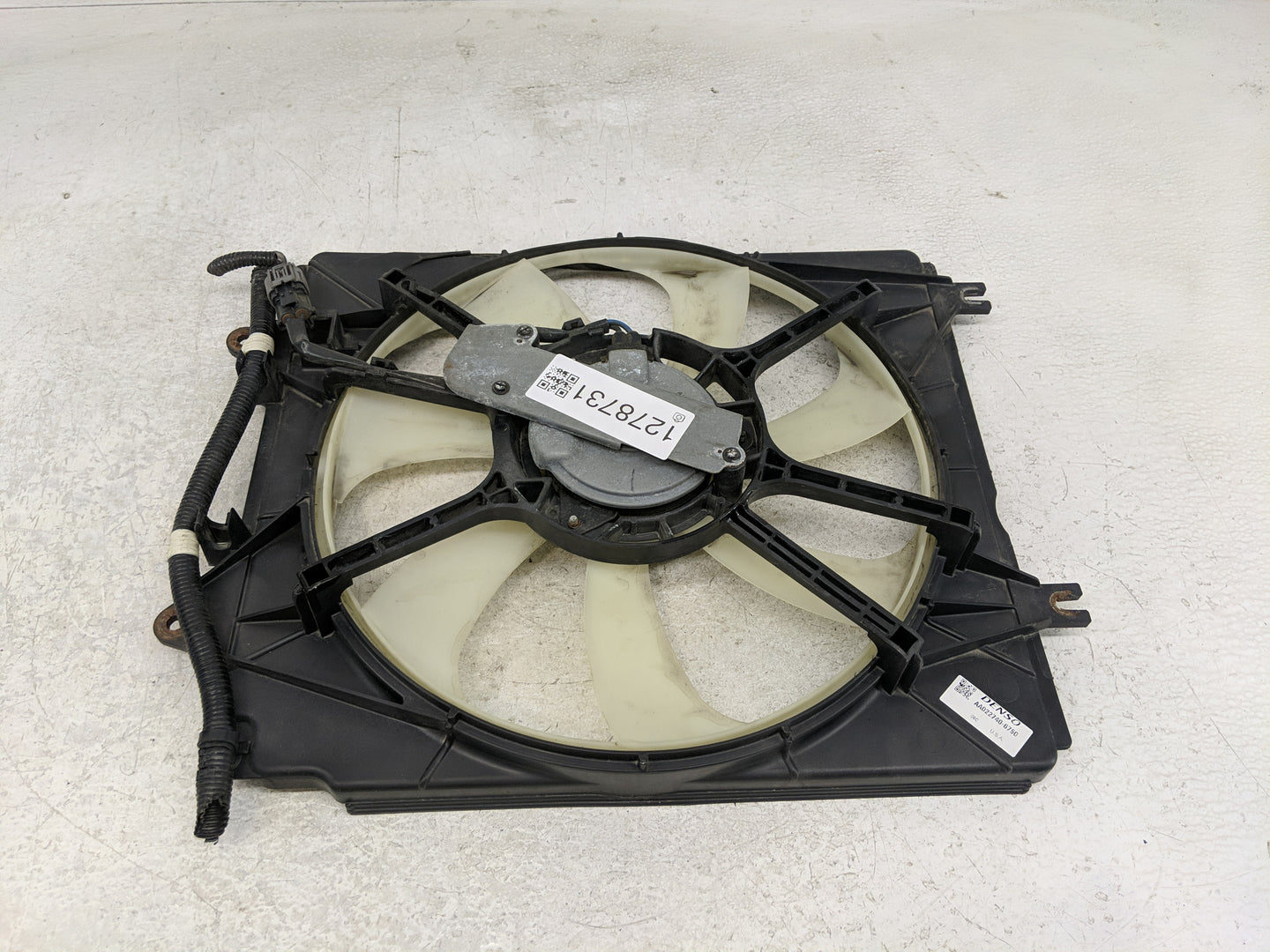 2017-2019 Honda Cr-V Electric Radiator Cooling Fan Motor Assembly P/N:AA022740-6750 Fits Fits 2017 2018 2019 OEM Used Auto P