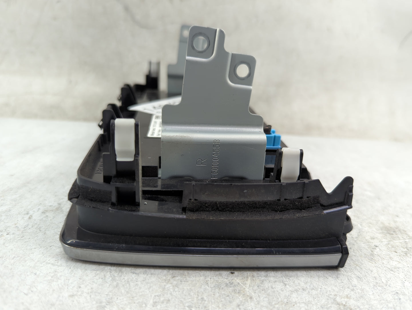 2017 Honda Cr-V Radio AM FM Cd Player Receiver Replacement P/N:39710-TLA-A01 Fits OEM Used Auto Parts - Oemusedautoparts1.co