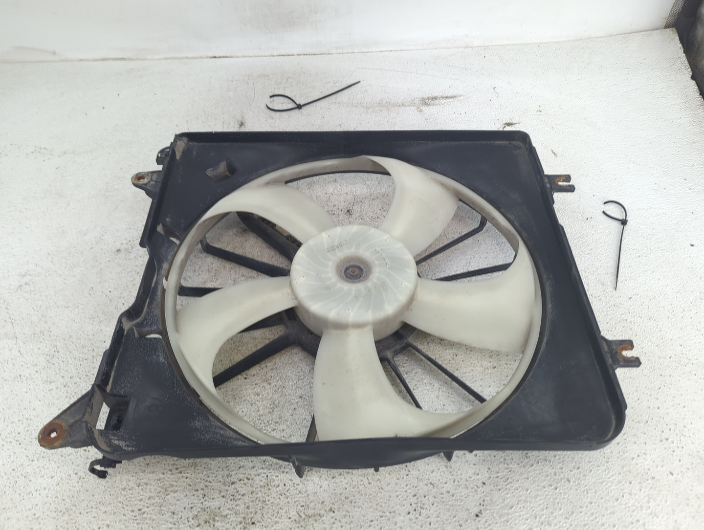 2017-2022 Honda Cr-V Electric Radiator Cooling Fan Motor Assembly P/N:1422775-0400 Fits Fits 2017 2018 2019 2020 2021 2022 O