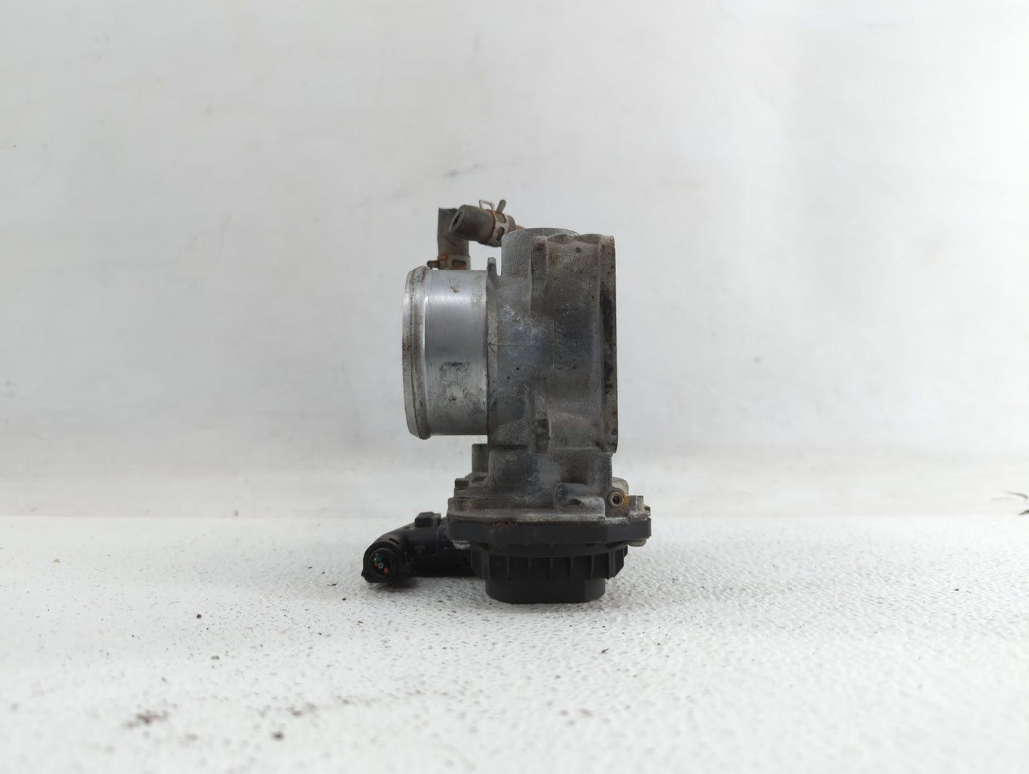 2017-2018 Honda Cr-V Throttle Body P/N:GMG9A Fits Fits 2016 2017 2018 2019 OEM Used Auto Parts - Oemusedautoparts1.com