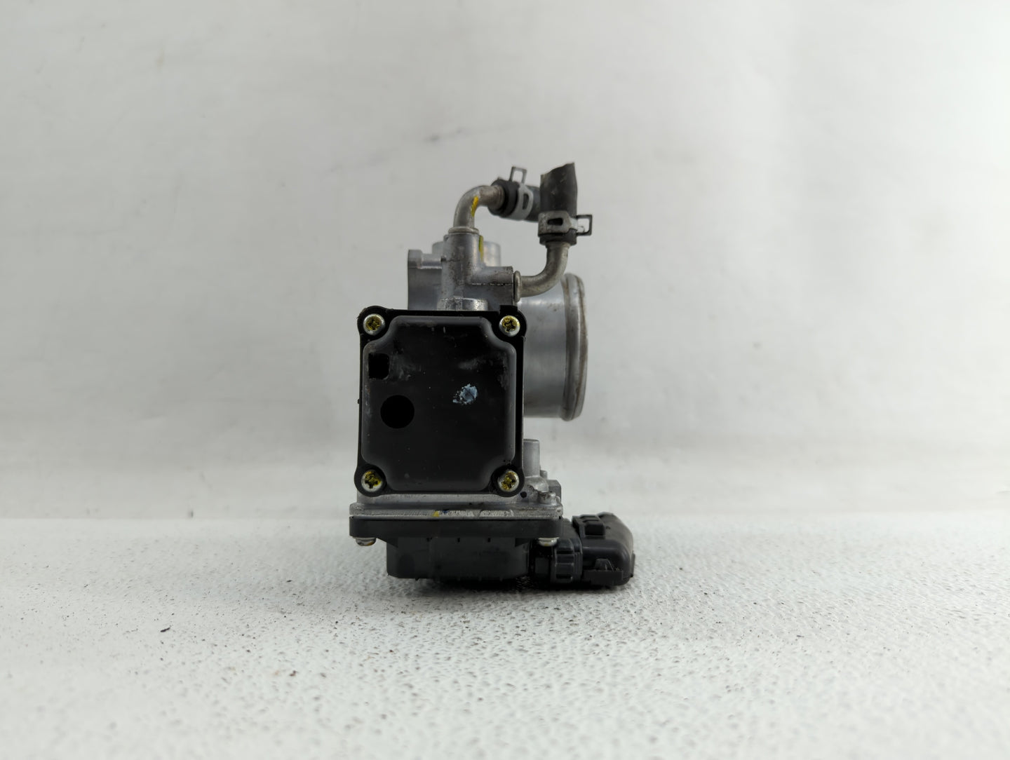 2017-2018 Honda Cr-V Throttle Body P/N:GMG9A Fits Fits 2016 2017 2018 2019 OEM Used Auto Parts - Oemusedautoparts1.com