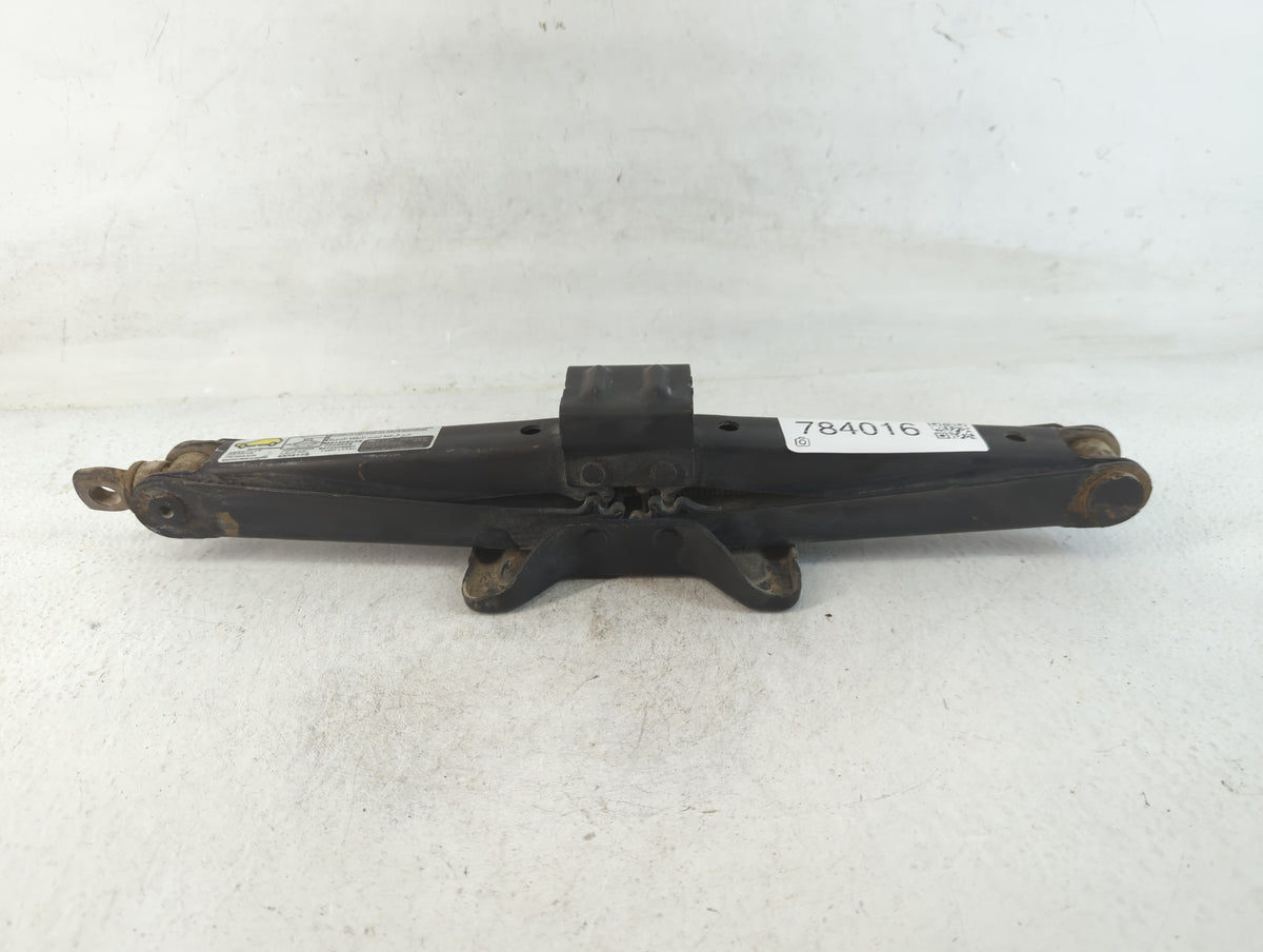 2017 Honda Cr-v Spare Scissor Car Jack 784016 - Oemusedautoparts1.com