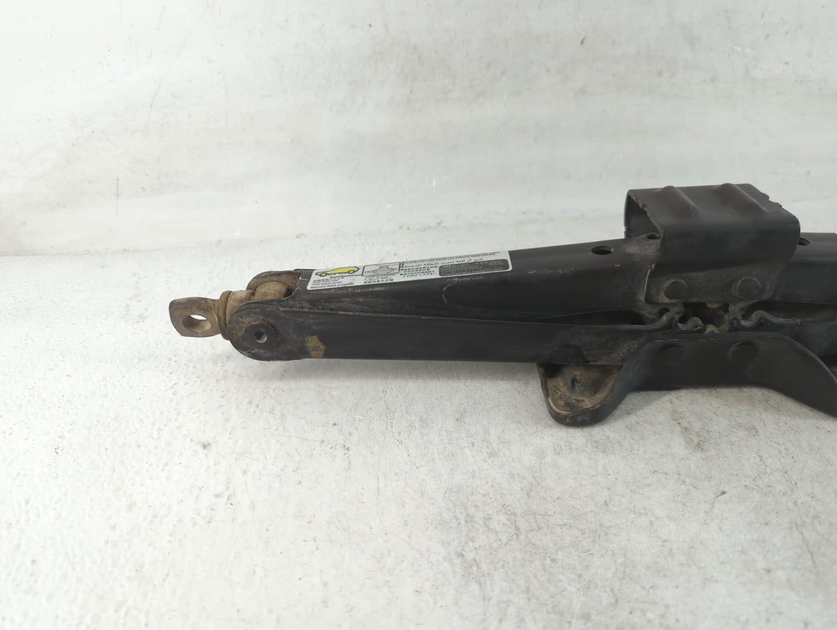 2017 Honda Cr-v Spare Scissor Car Jack 784016 - Oemusedautoparts1.com