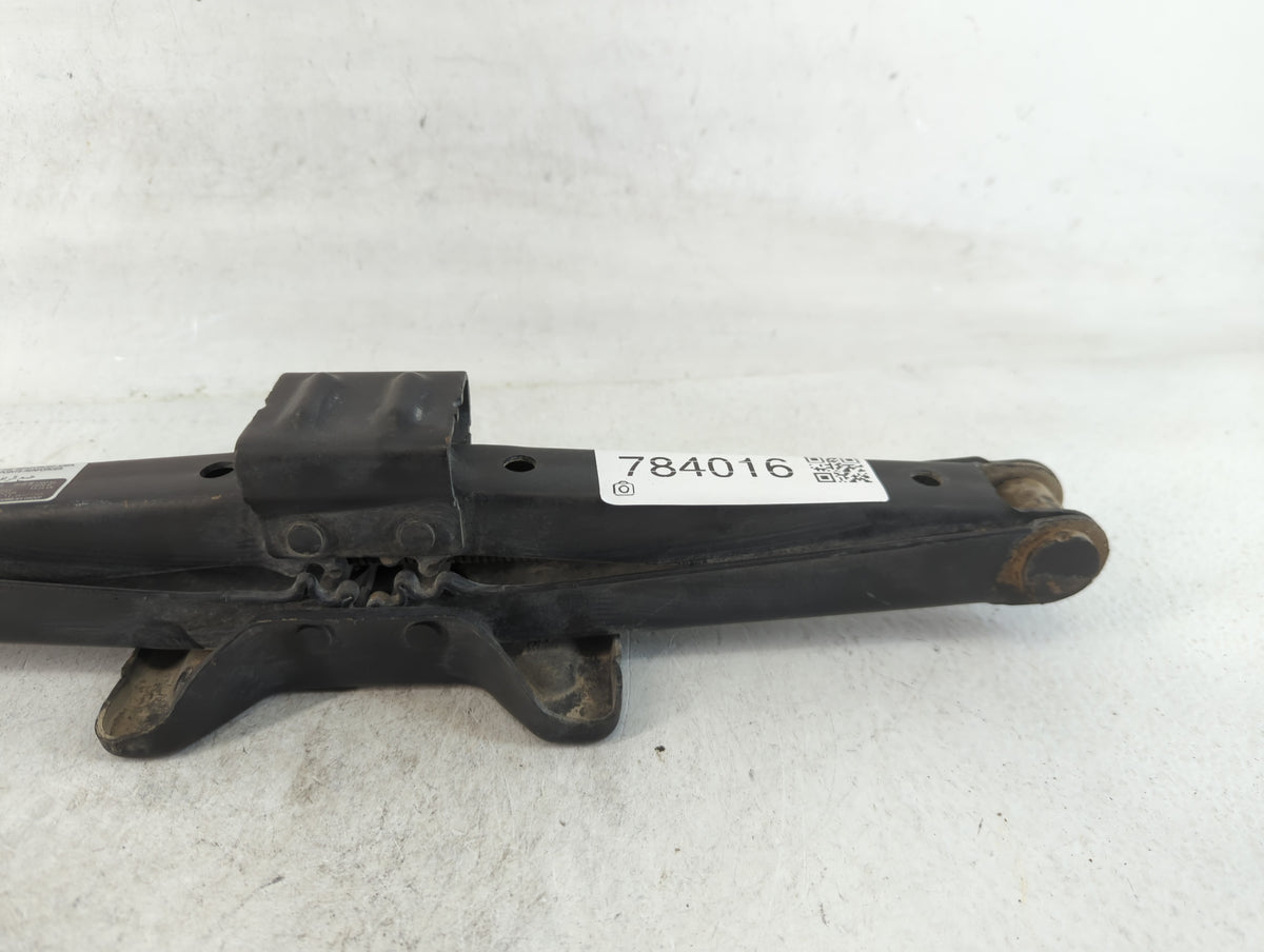 2017 Honda Cr-v Spare Scissor Car Jack 784016 - Oemusedautoparts1.com