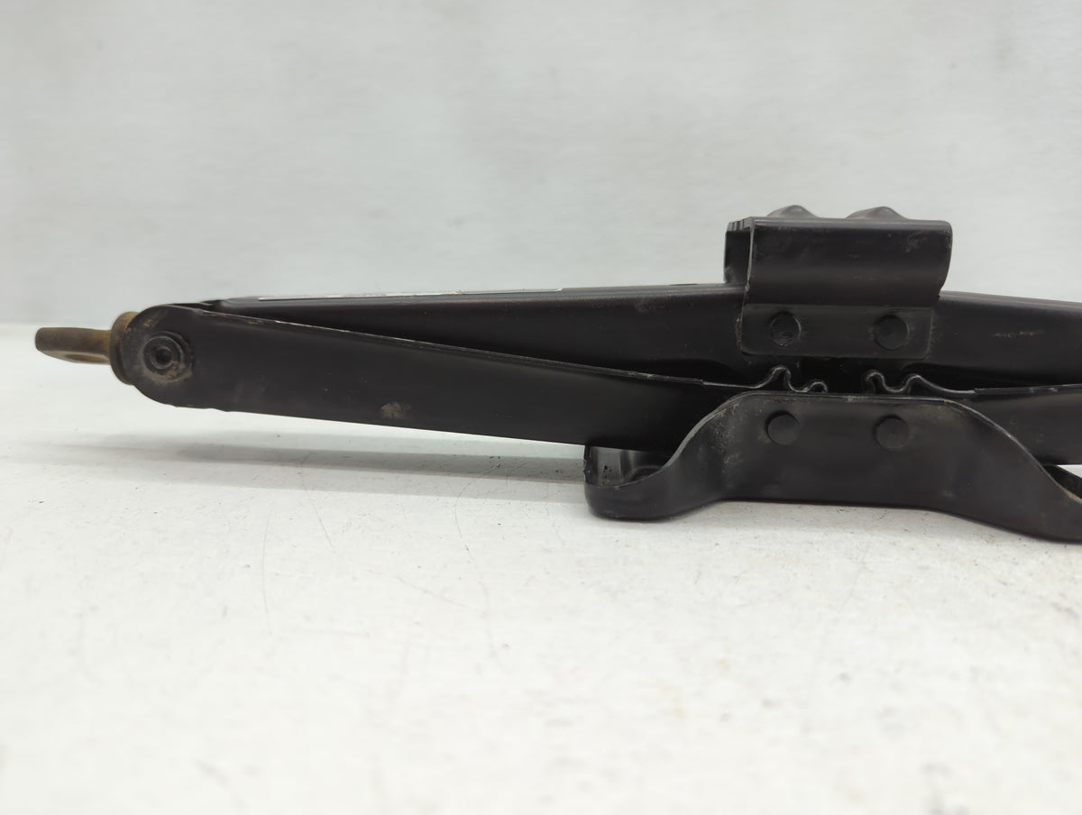 2017 Honda Cr-v Spare Scissor Car Jack 801266 - Oemusedautoparts1.com