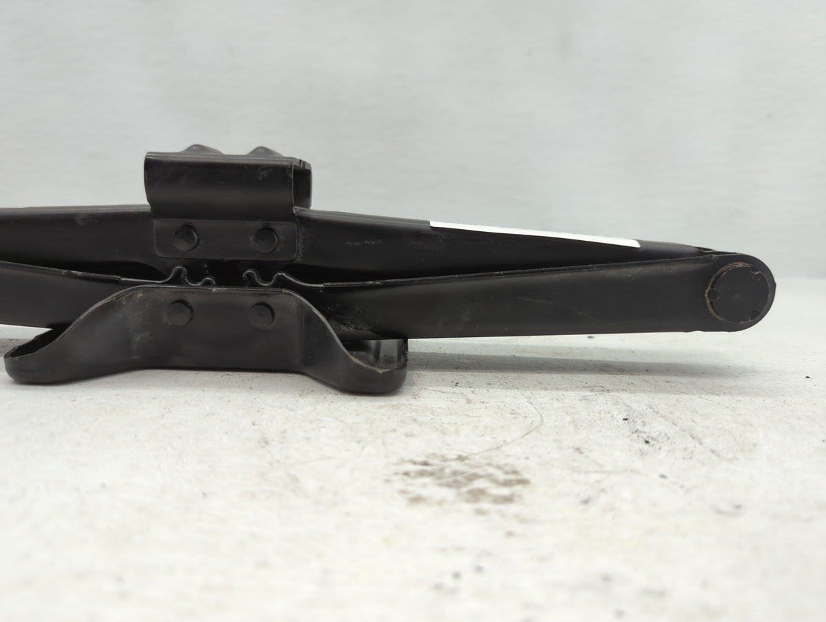 2017 Honda Cr-v Spare Scissor Car Jack 801266 - Oemusedautoparts1.com