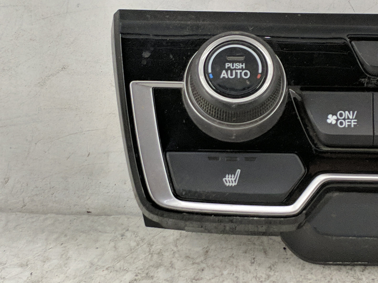 2017 Honda Crv Climate Control Module Temperature AC/Heater Replacement P/N:79620TLAC413M1 Fits Fits 2018 2019 OEM Used Auto