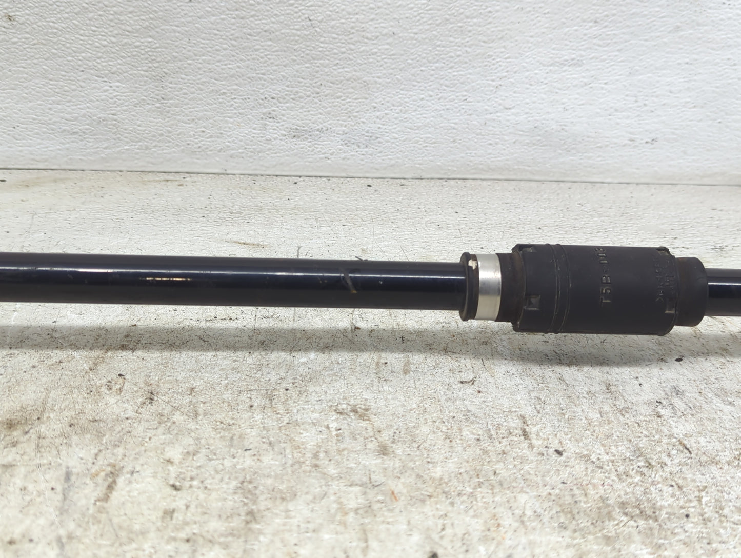 2016-2017 Honda Fit Axle Shaft Front Passenger Cv C/v - Oemusedautoparts1.com