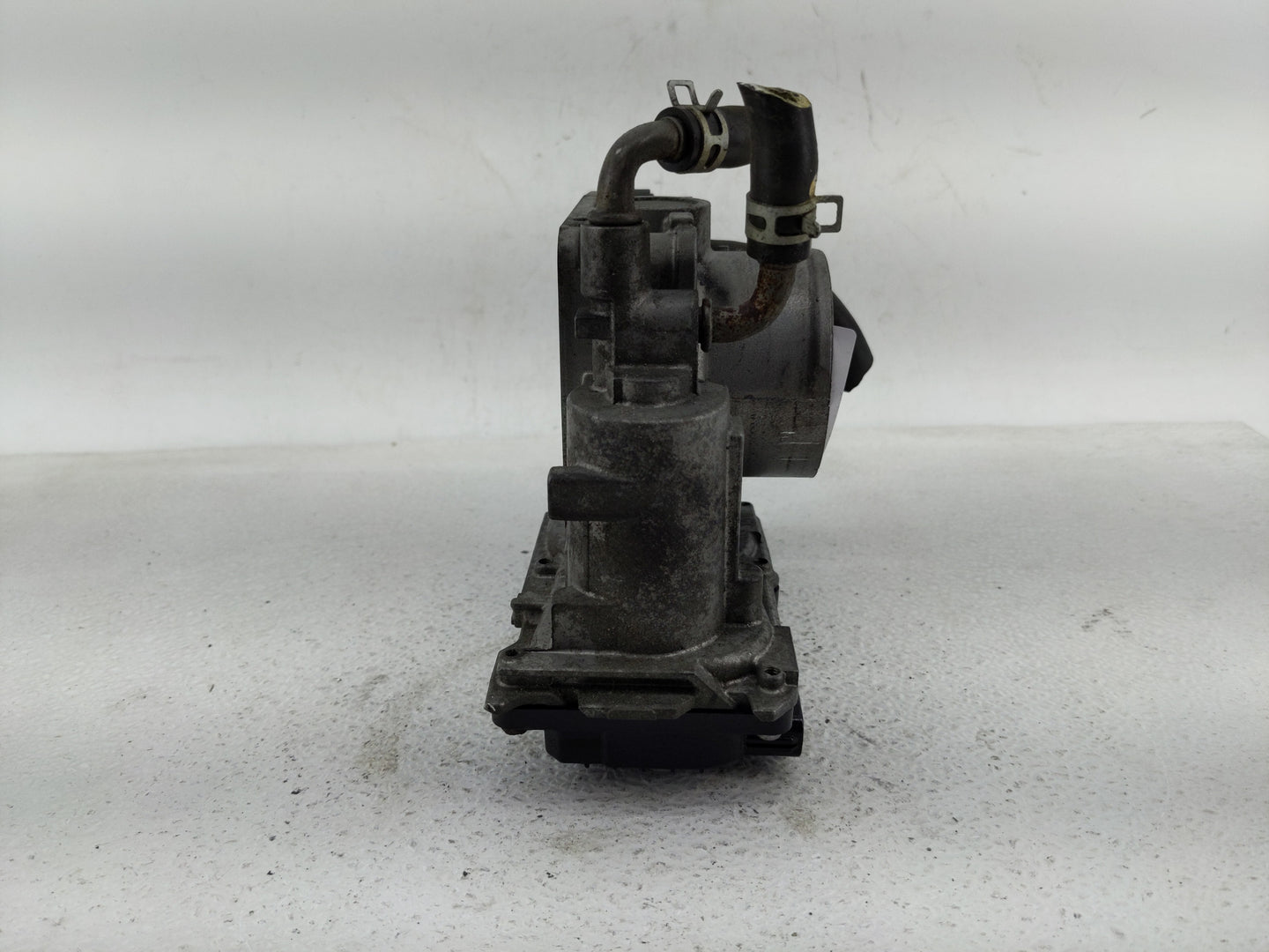 2016-2022 Honda Hr-V Throttle Body Fits Fits 2012 2013 2014 2015 2016 2017 2018 2019 2020 2021 2022 OEM Used Auto Parts - Oe