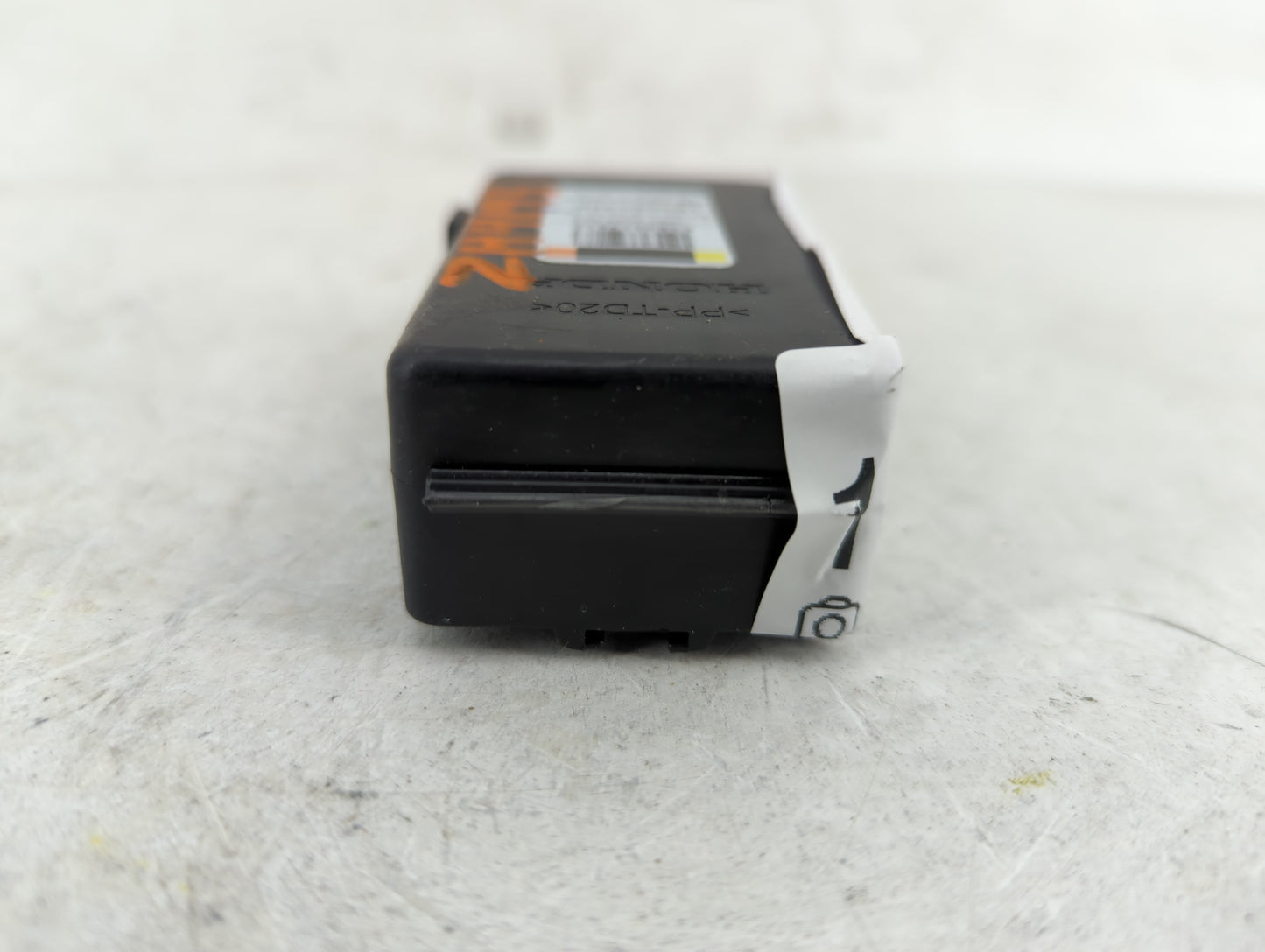2016-2018 Honda Hr-v Chassis Control Module Ccm Bcm Body Control - Oemusedautoparts1.com