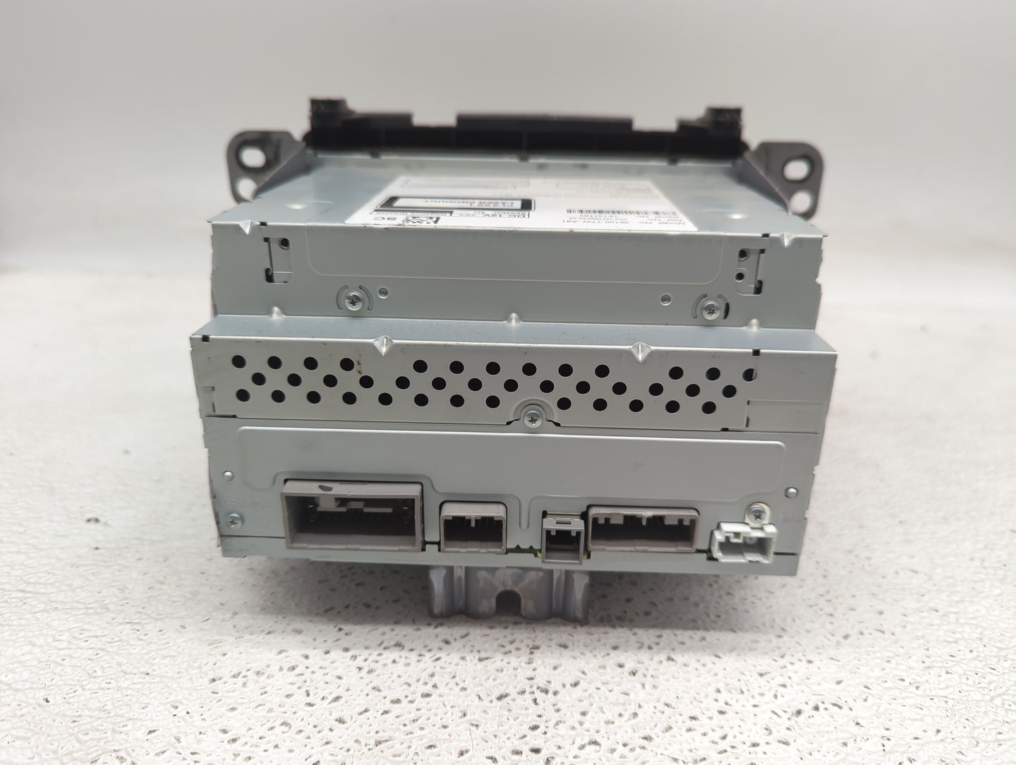 2017 Honda Hr-V Radio AM FM Cd Player Receiver Replacement P/N:39100-T7W-A81 Fits OEM Used Auto Parts - Oemusedautoparts1.co