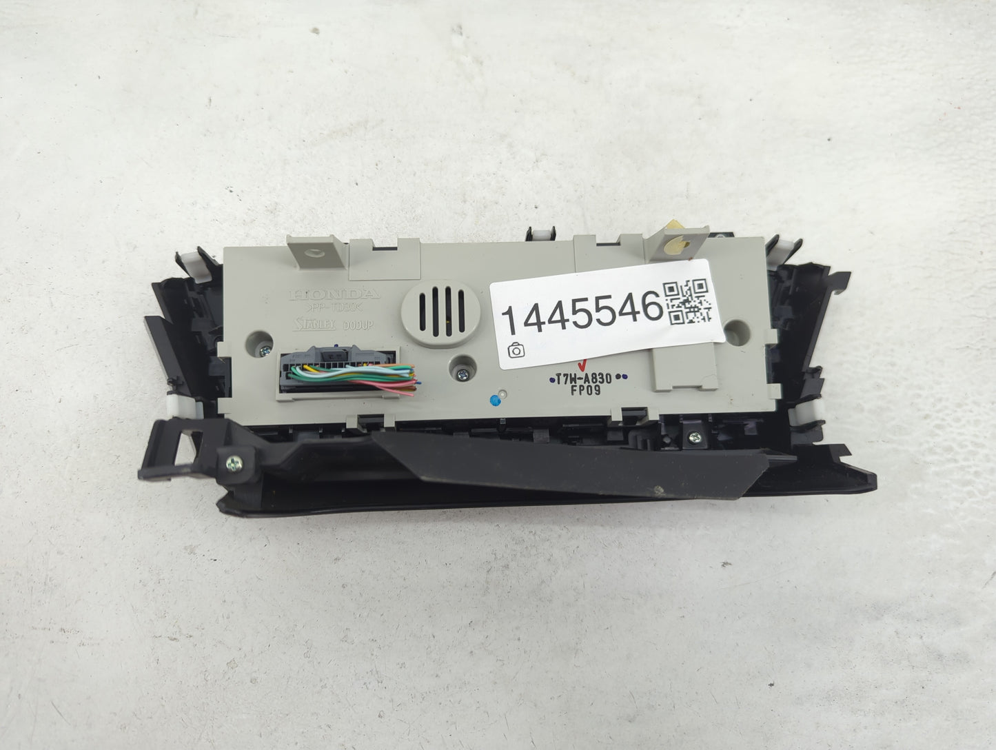 2017 Honda Hr-V Climate Control Module Temperature AC/Heater Replacement P/N:T7W-A830 Fits OEM Used Auto Parts - Oemusedauto
