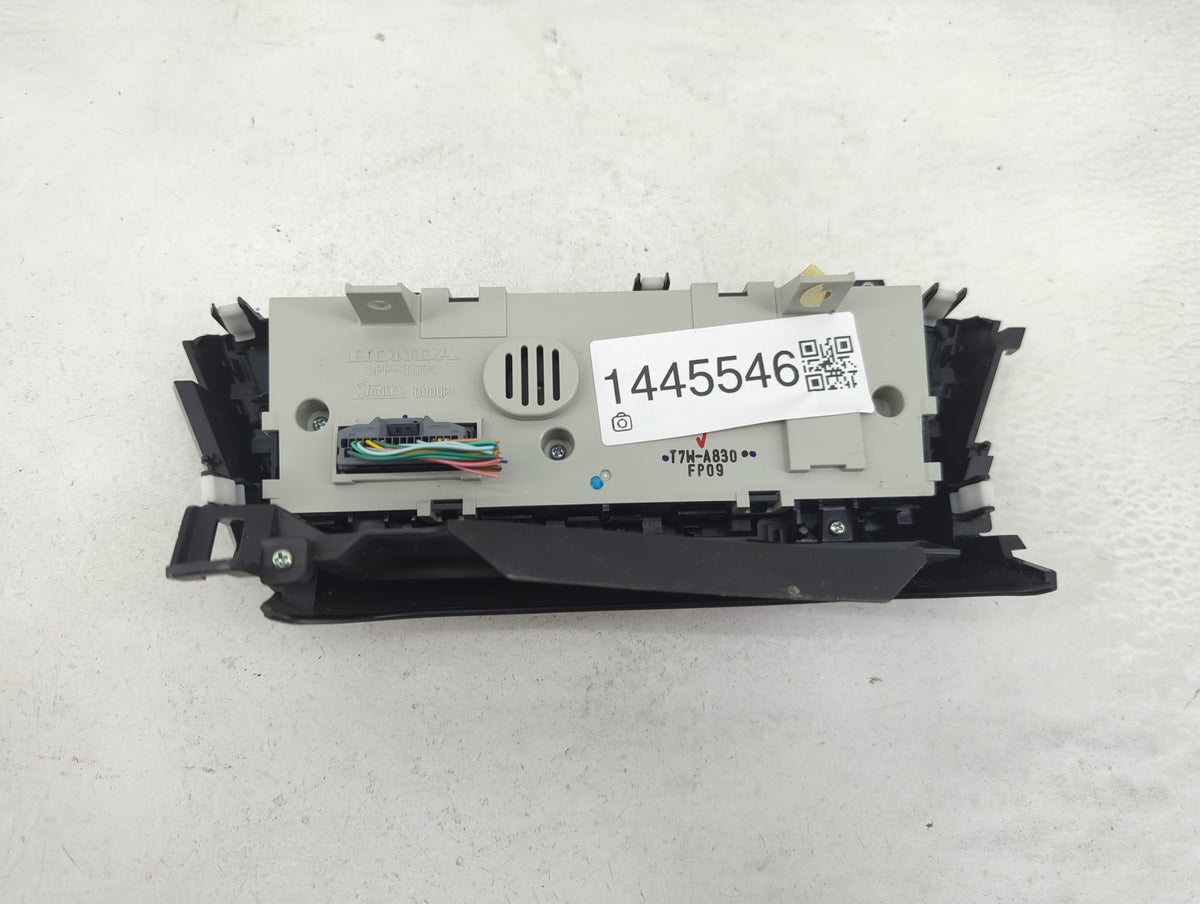 2017 Honda Hr-V Climate Control Module Temperature AC/Heater Replacement P/N:T7W-A830 Fits OEM Used Auto Parts - Oemusedauto