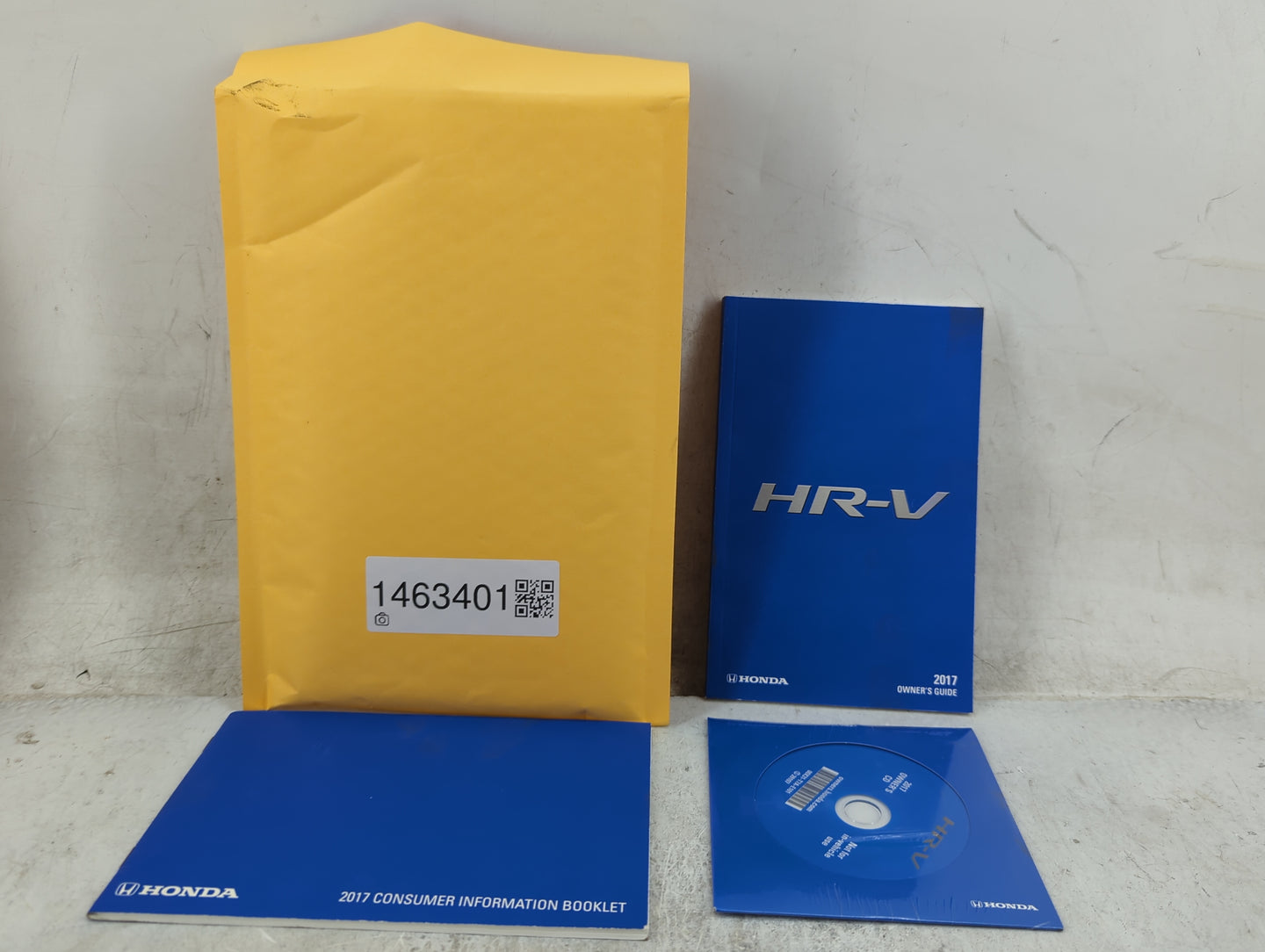 2017 Honda Hr-V Owners Manual Book Guide P/N:A0G05273 31T7AG11, 00X31-T7A-G111 OEM Used Auto Parts - Oemusedautoparts1.com