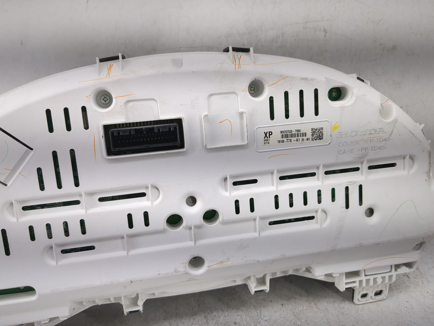 2016-2018 Honda Hr-V Instrument Cluster Speedometer Gauges P/N:78100-T7X-A1 MX257520-7990 Miles: Fits Fits 2016 2017 2018 OE