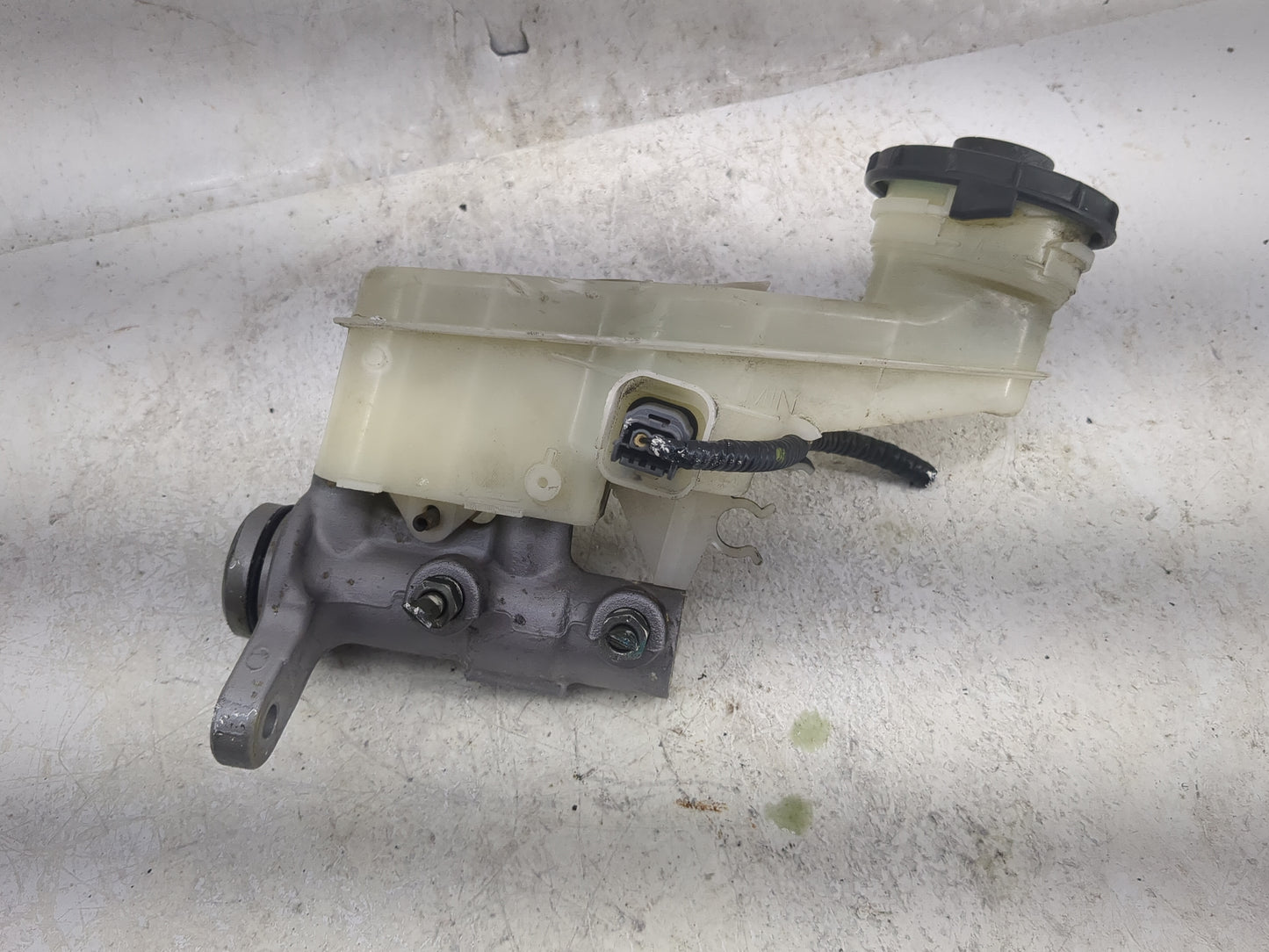 2016-2022 Honda Hr-v Brake Master Cylinder 1498233 - Oemusedautoparts1.com