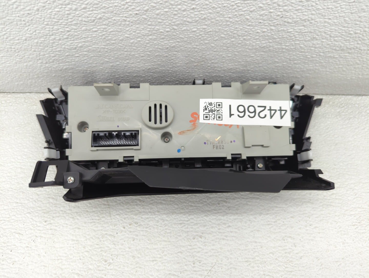 2016-2022 Honda Hr-V Climate Control Module Temperature AC/Heater Replacement P/N:T7W-A830 T7W-C830 Fits OEM Used Auto Parts