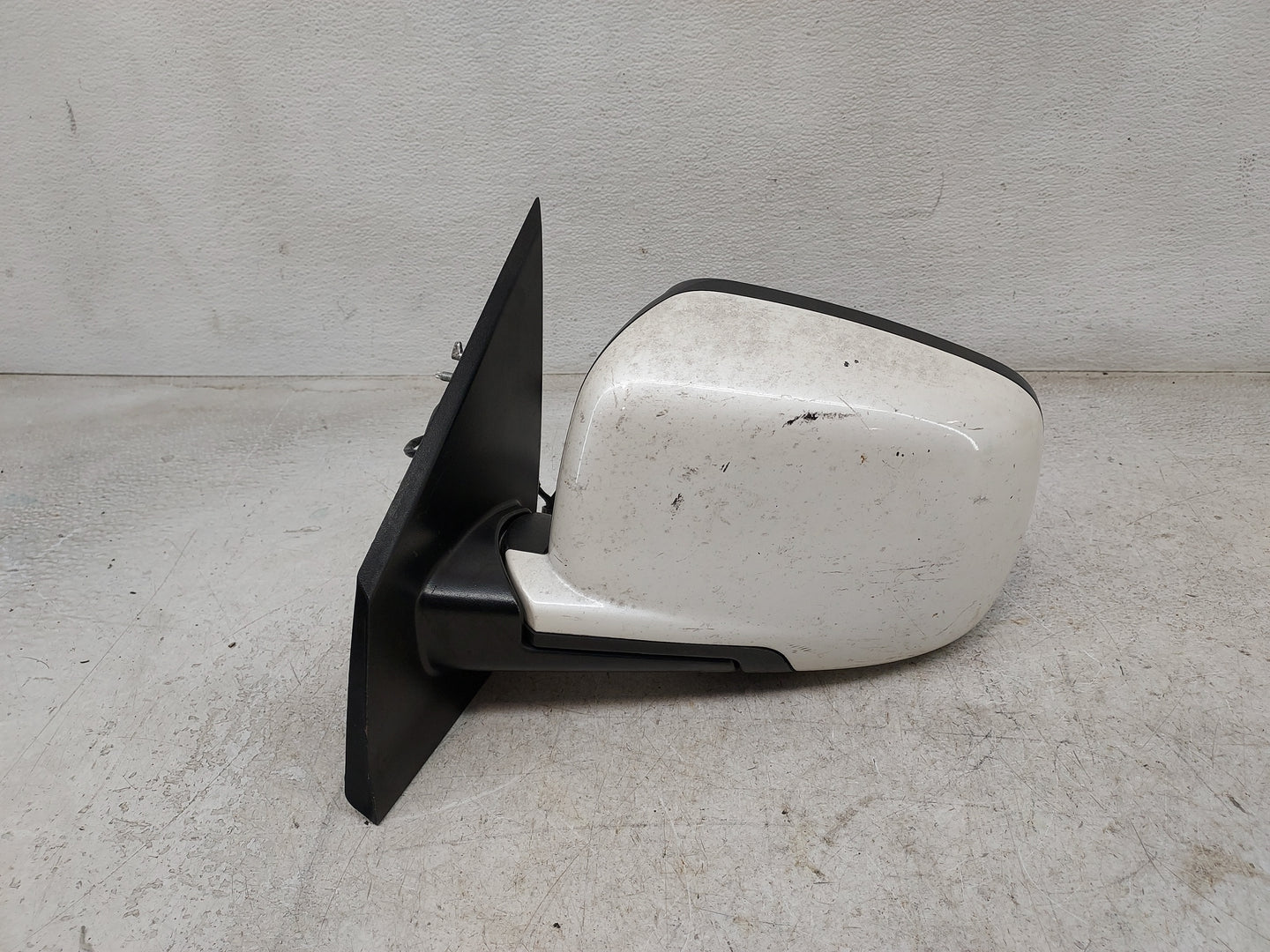 2014-2017 Honda Odyssey Driver Side View Mirror - Left Door Mirror OEM Used - Oemusedautoparts1.com