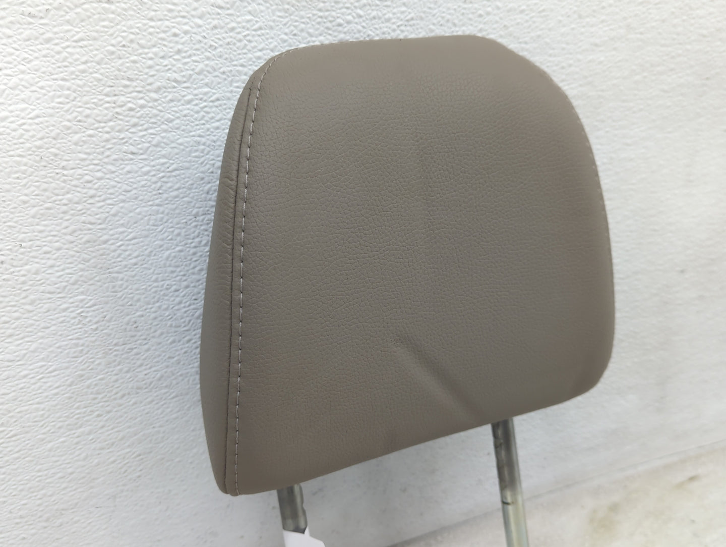 2017-2018 Honda Pilot Headrest Head Rest Front Driver Passenger Seat - Oemusedautoparts1.com