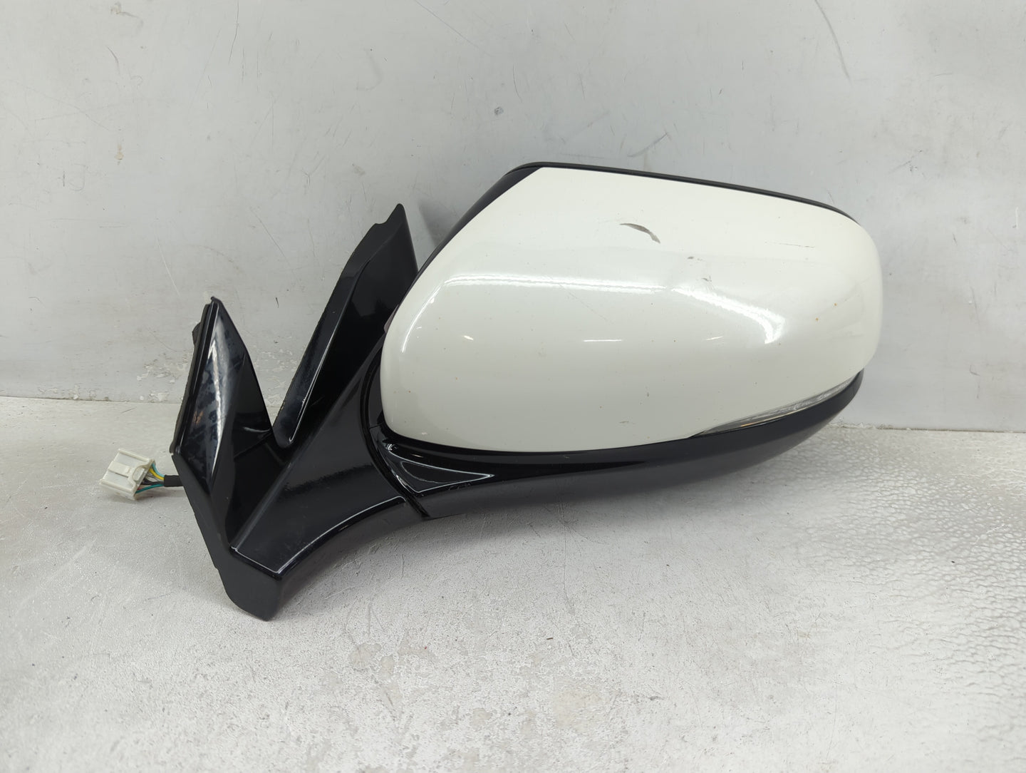 2017-2018 Honda Pilot Driver Side View Mirror - Left Door Mirror OEM Used - Oemusedautoparts1.com