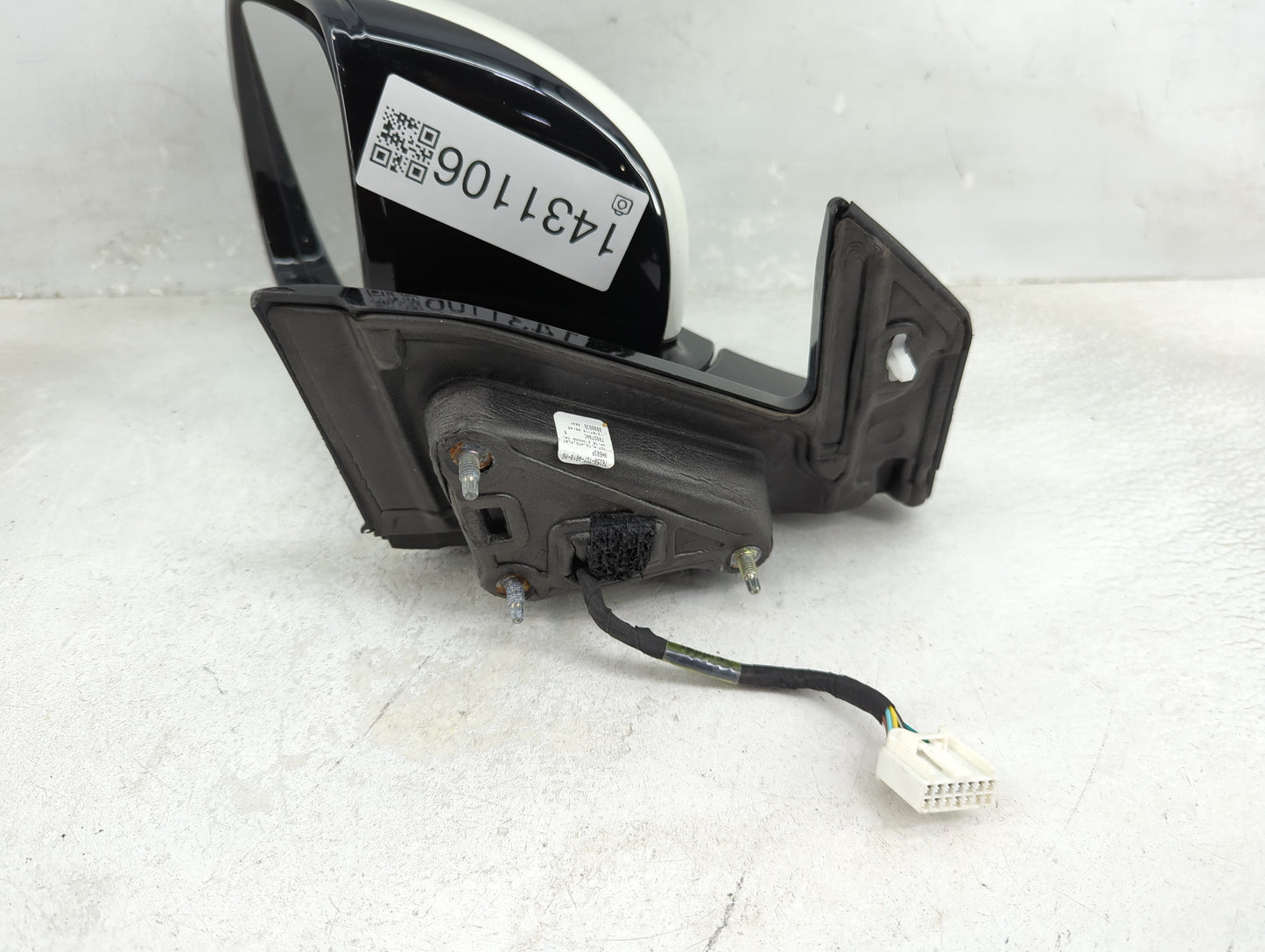 2017-2018 Honda Pilot Driver Side View Mirror - Left Door Mirror OEM Used - Oemusedautoparts1.com