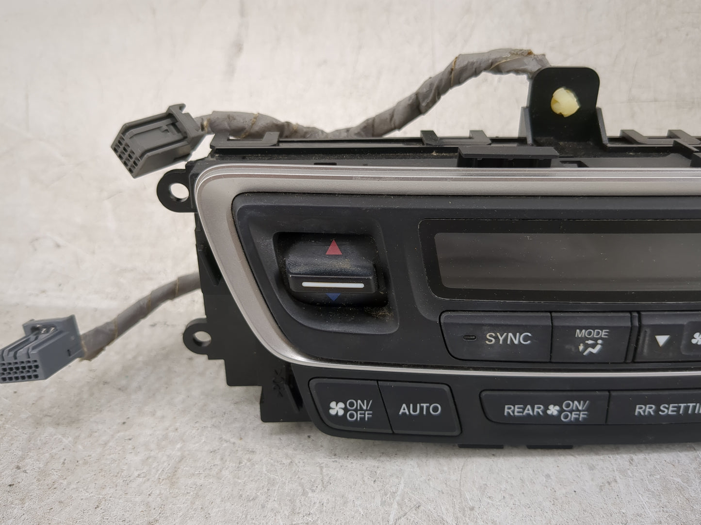 2016-2018 Honda Pilot Climate Control Module Temperature AC/Heater Replacement P/N:79600TG7A220M1 Fits Fits 2016 2017 2018 O