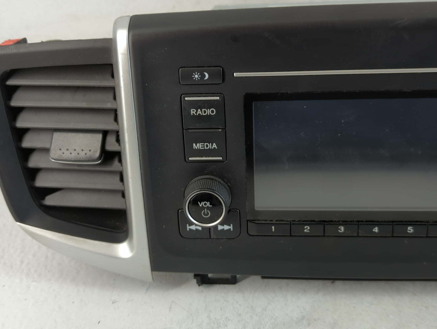 2016-2019 Honda Pilot Am Fm Cd Player Radio Receiver - Oemusedautoparts1.com