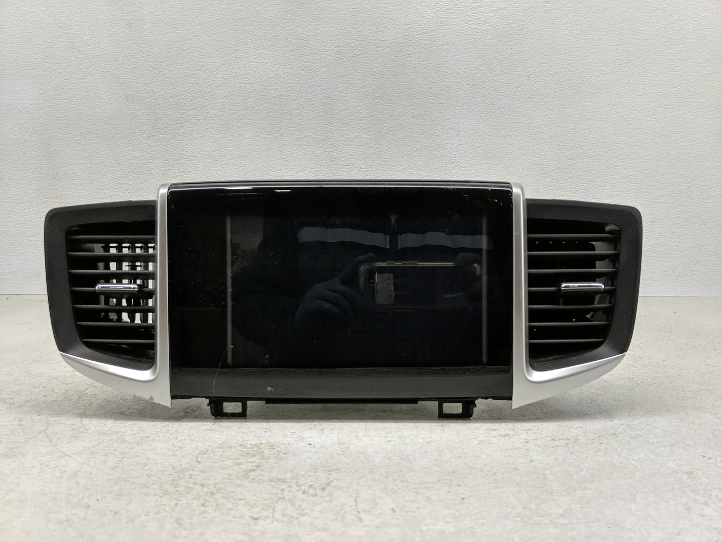 2017-2018 Honda Ridgeline Radio AM FM Cd Player Receiver Replacement P/N:39540-T6Z-A31 Fits Fits 2017 2018 OEM Used Auto Par