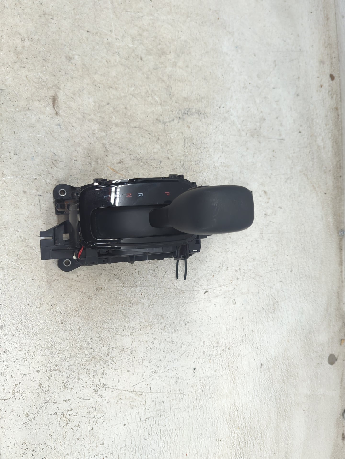 2017 Honda Ridgeline Floor Console Assembly Shifter - Oemusedautoparts1.com