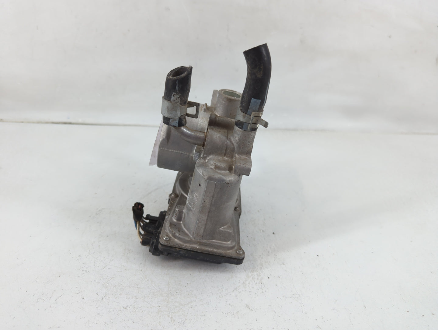 2012-2019 Hyundai Accent Throttle Body P/N:35100-2B300 Fits Fits 2012 2013 2014 2015 2016 2017 2018 2019 OEM Used Auto Parts